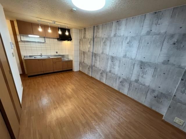 �y�����E���r���O�z�@