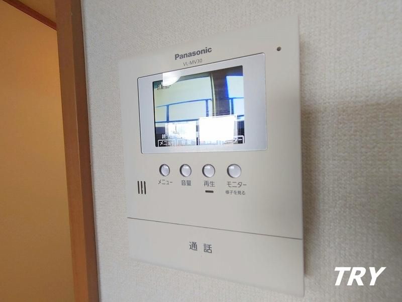 �y�Z�L�����e�B�z�@