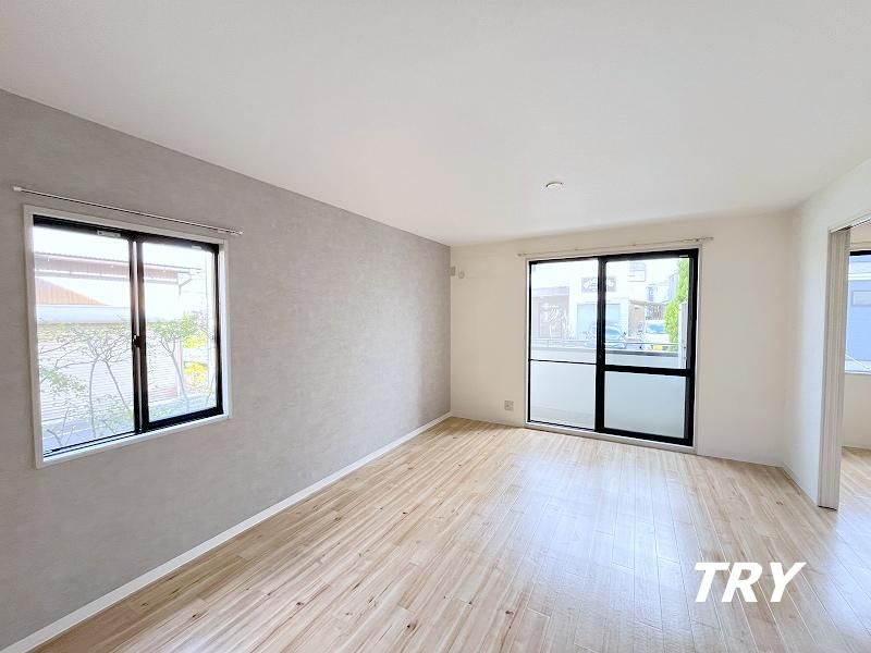 �y�����E���r���O�z�@