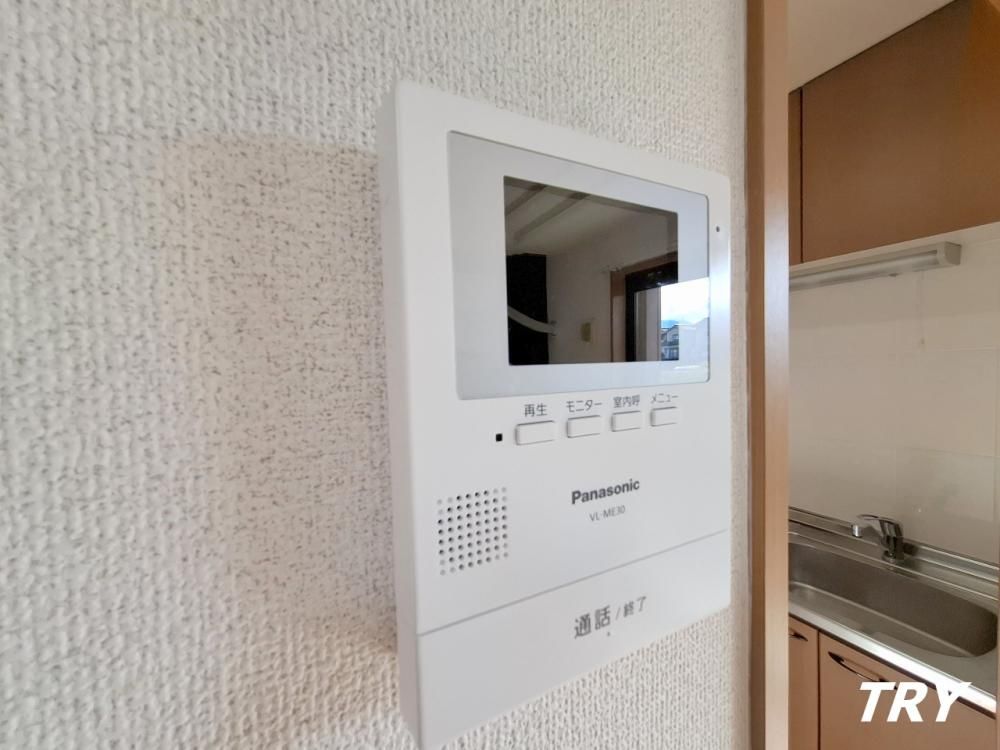 �y�Z�L�����e�B�z�@