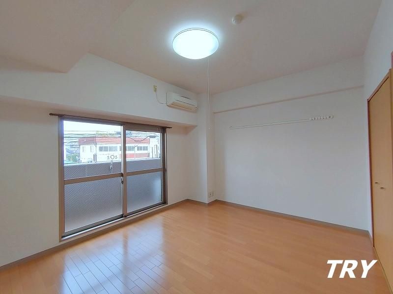 �y�����E���r���O�z�@