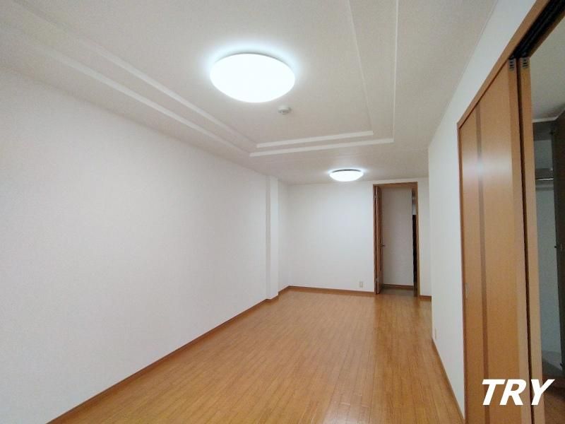 �y�����E���r���O�z�@