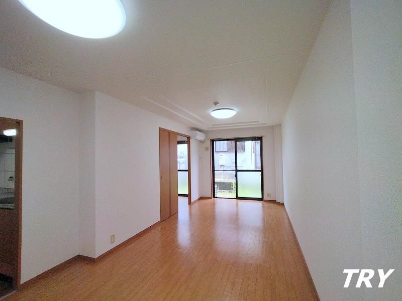 �y�����E���r���O�z�@