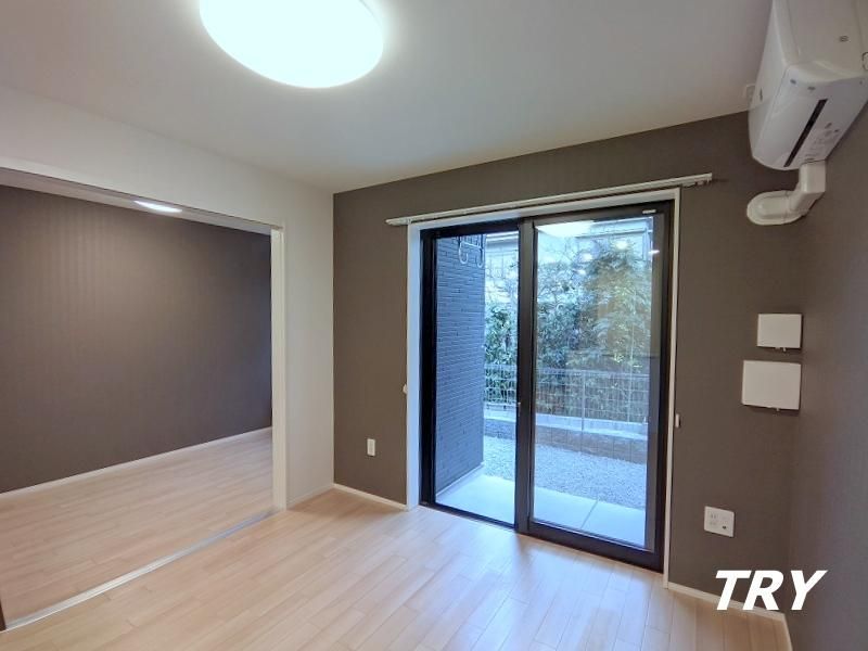 �y�����E���r���O�z�@