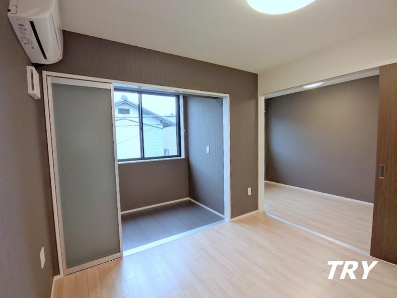 �y�����E���r���O�z�@