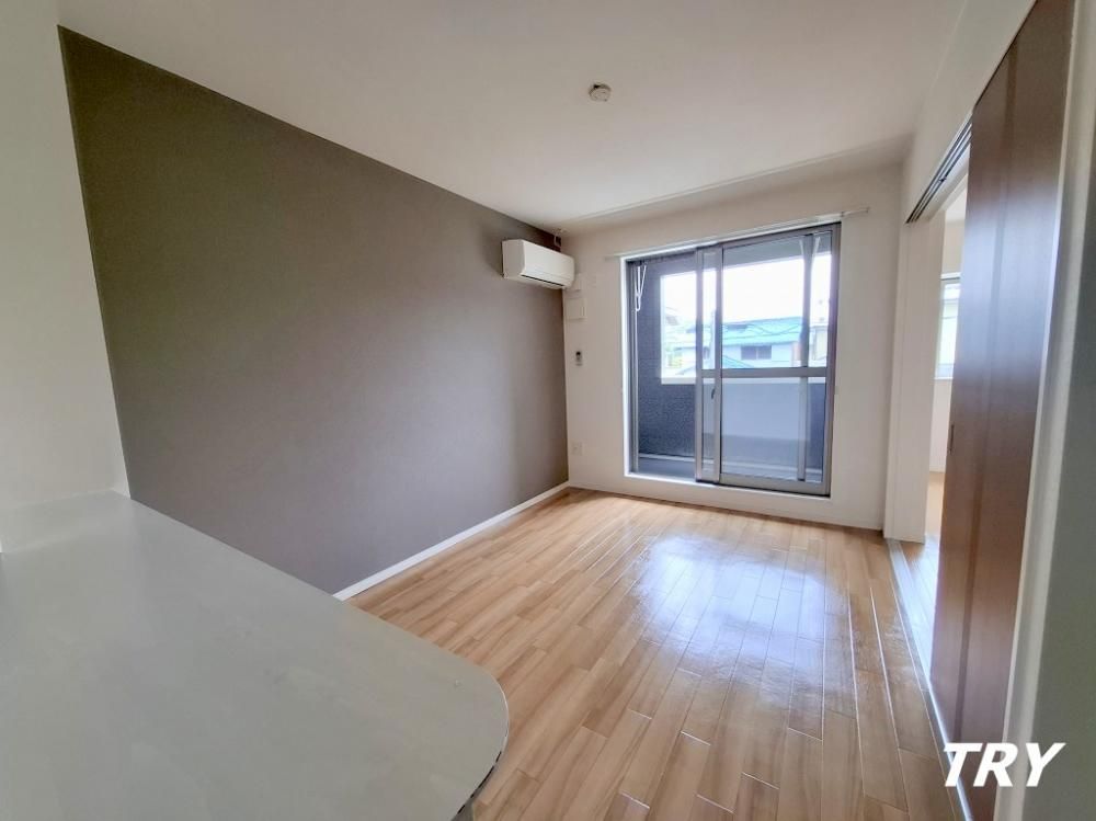 �y�����E���r���O�z�@