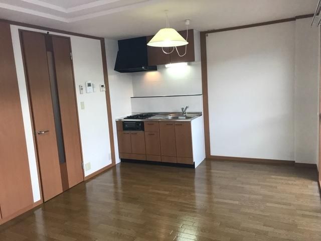 �y���ԁE���r���O�z�@