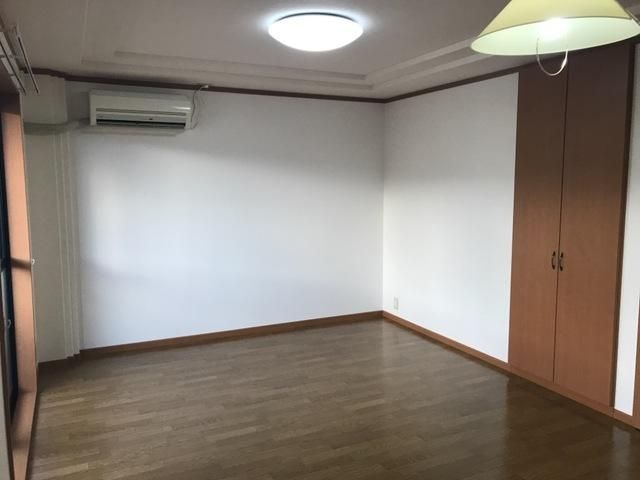 �y�����E���r���O�z�@