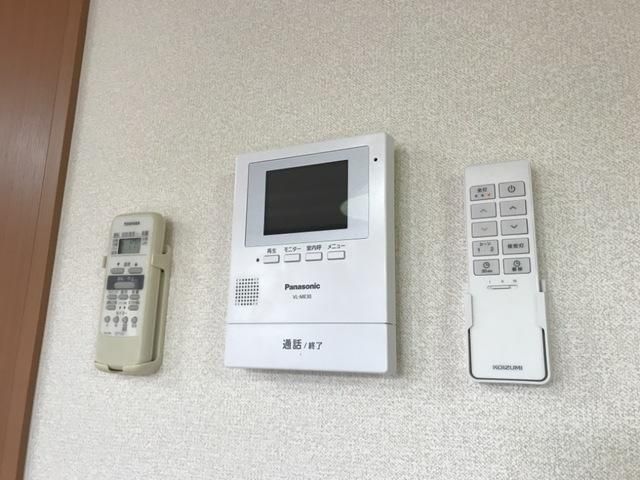 �y�Z�L�����e�B�z�@