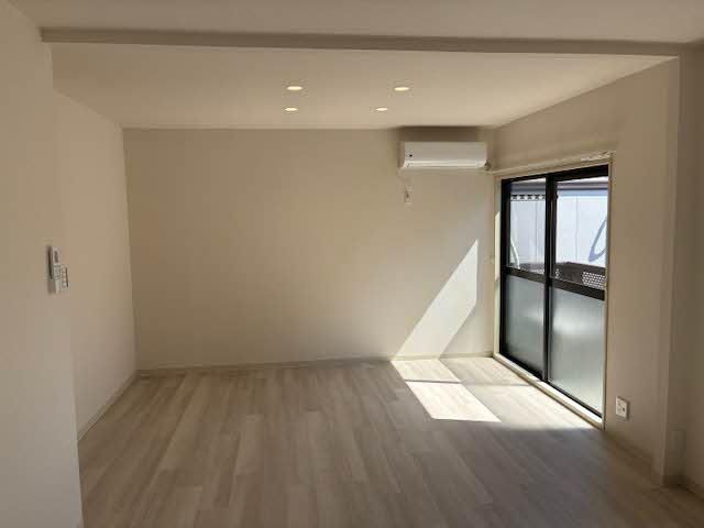 �y�����E���r���O�z�@