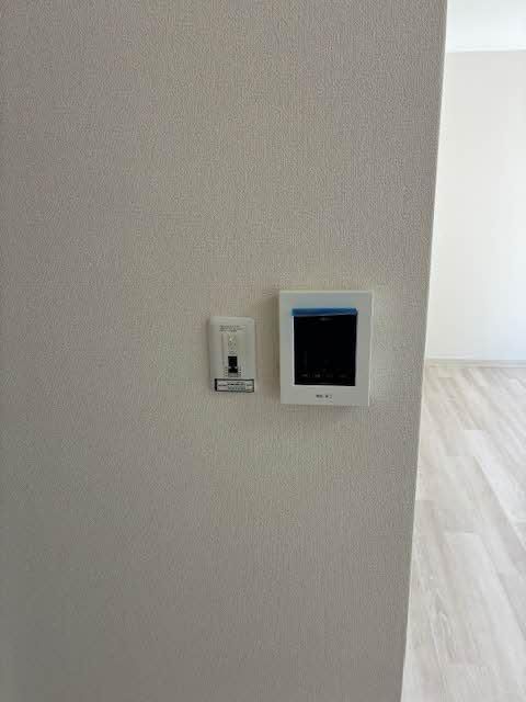 �y�Z�L�����e�B�z�@