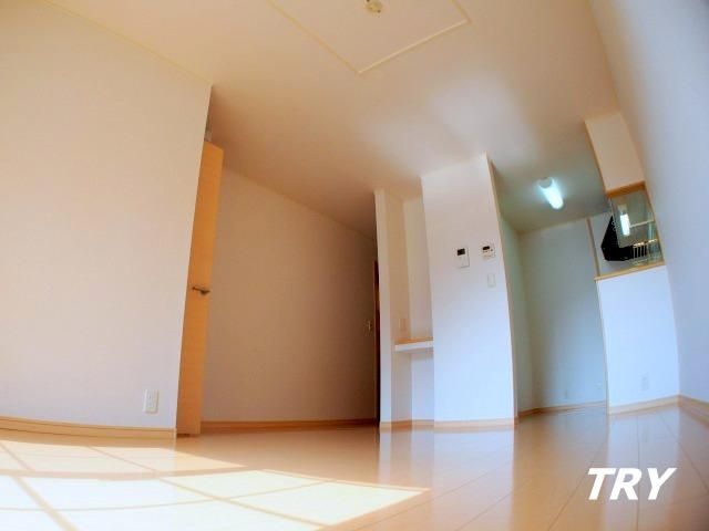 �y�����E���r���O�z�@