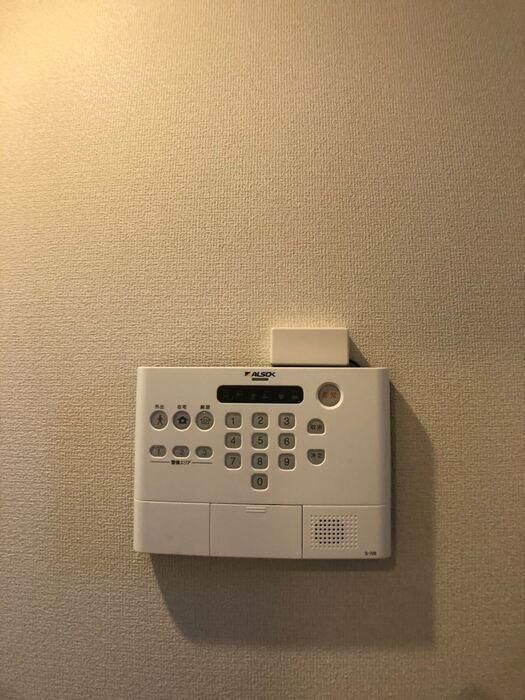 �y�Z�L�����e�B�z�@