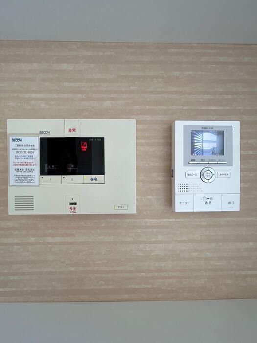 �y�Z�L�����e�B�z�@