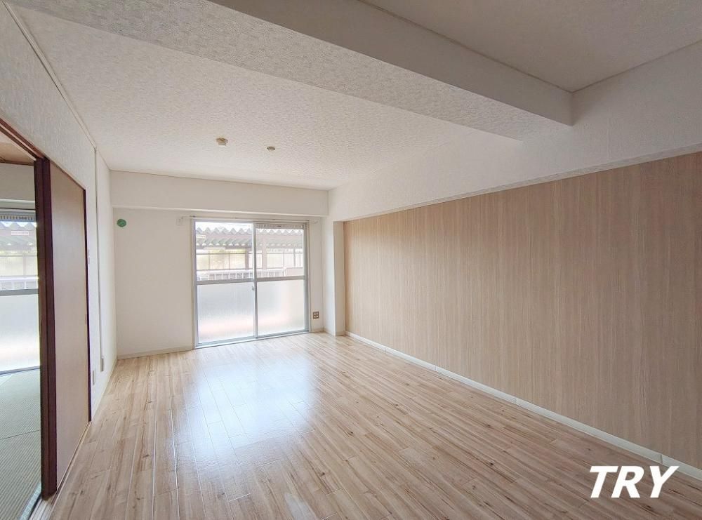 �y�����E���r���O�z�@