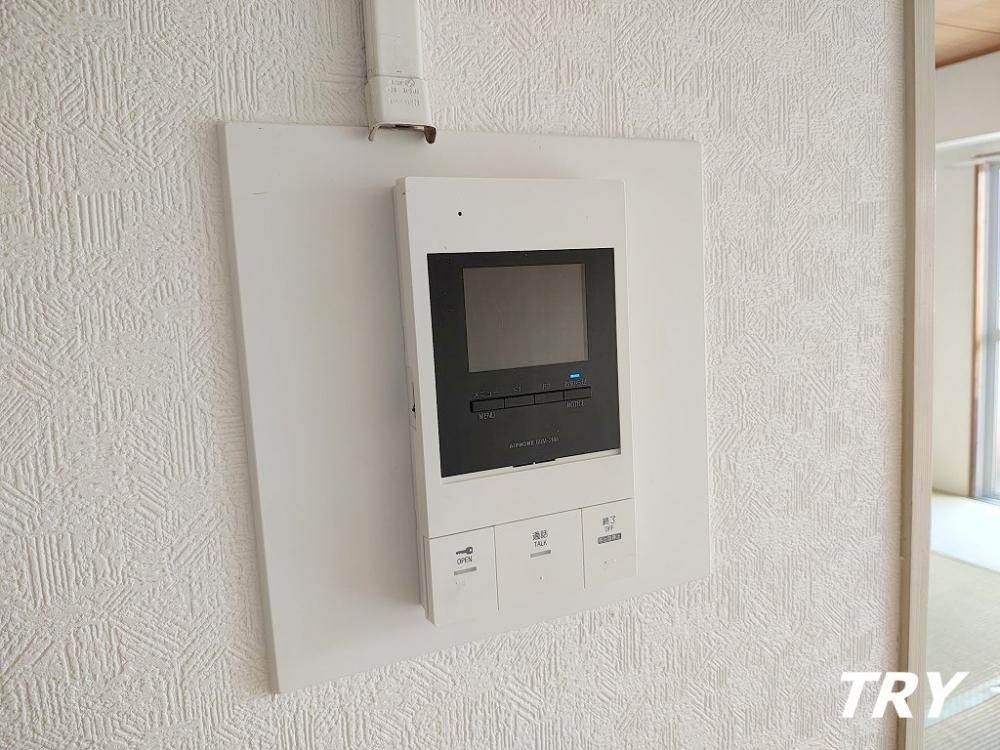 �y�Z�L�����e�B�z�@