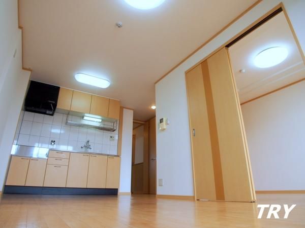 �y�����E���r���O�z�@