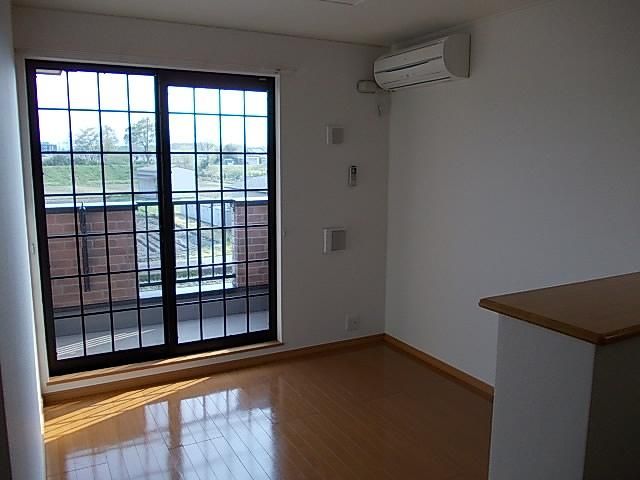 �y���ԁE���r���O�z�@