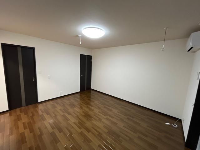 �y�����E���r���O�z�@