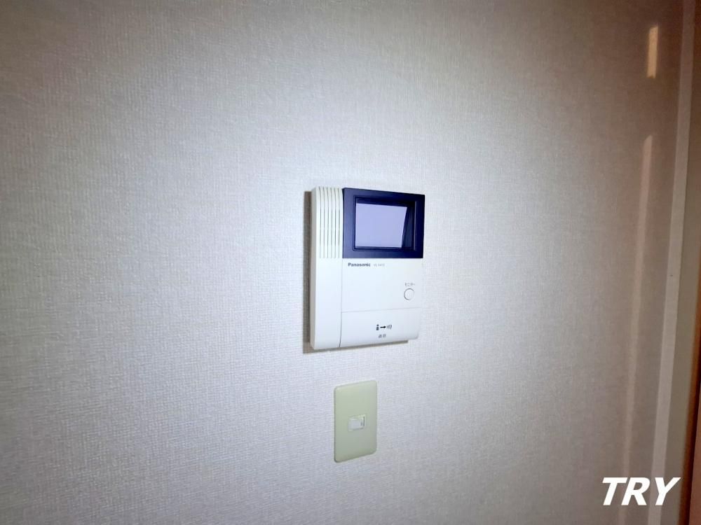 �y�Z�L�����e�B�z�@