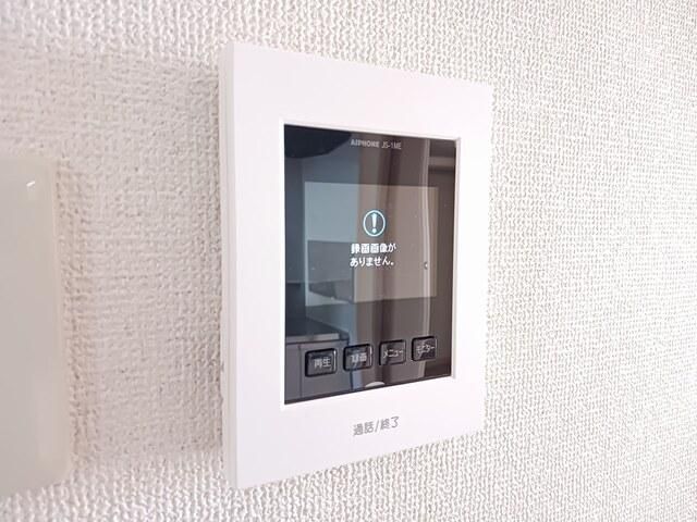 �y�Z�L�����e�B�z�@