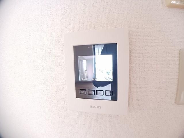 �y�Z�L�����e�B�z�@