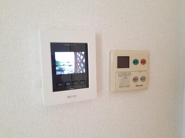 �y�Z�L�����e�B�z�@