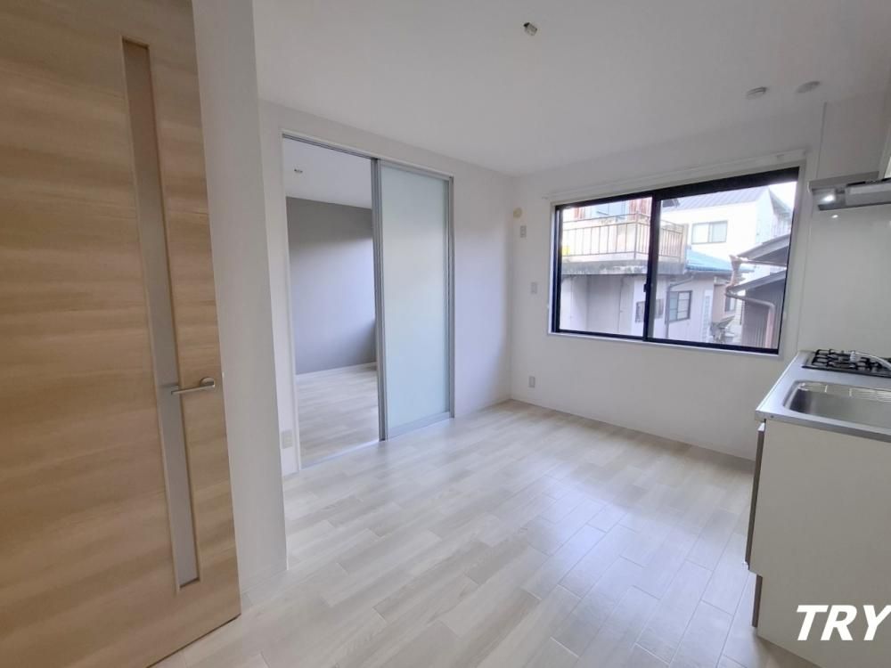 �y�����E���r���O�z�@