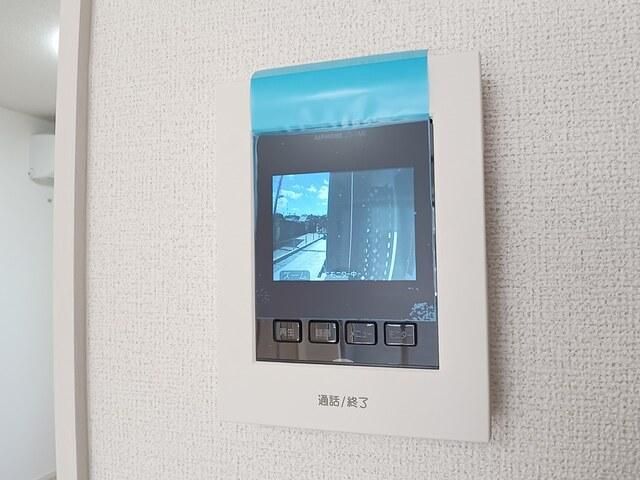 �y�Z�L�����e�B�z�@