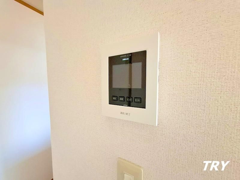 �y�Z�L�����e�B�z�@