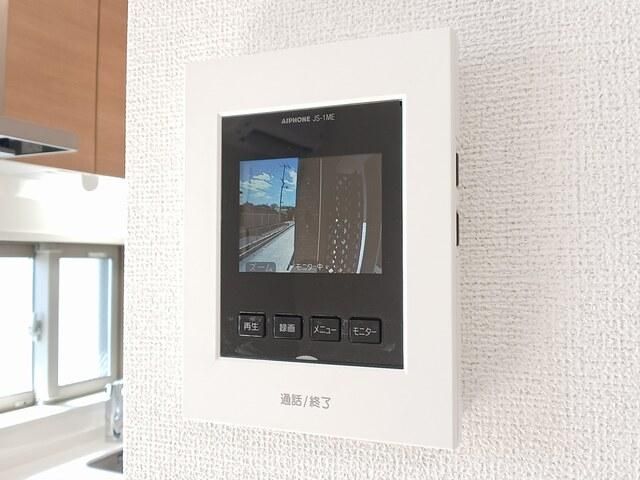 �y�Z�L�����e�B�z�@