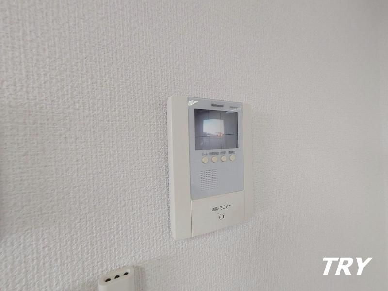 �y�Z�L�����e�B�z�@