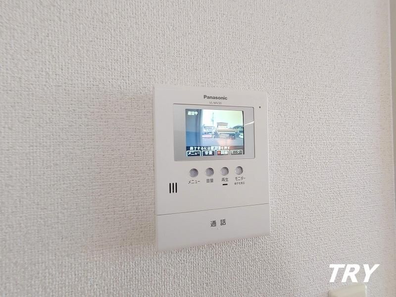 �y�Z�L�����e�B�z�@