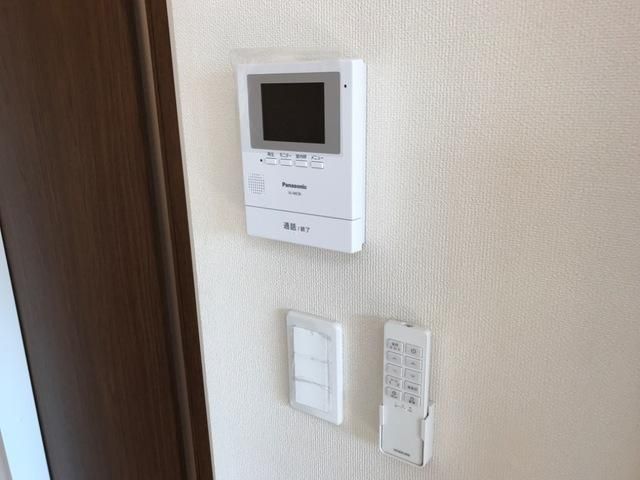 �y�Z�L�����e�B�z�@