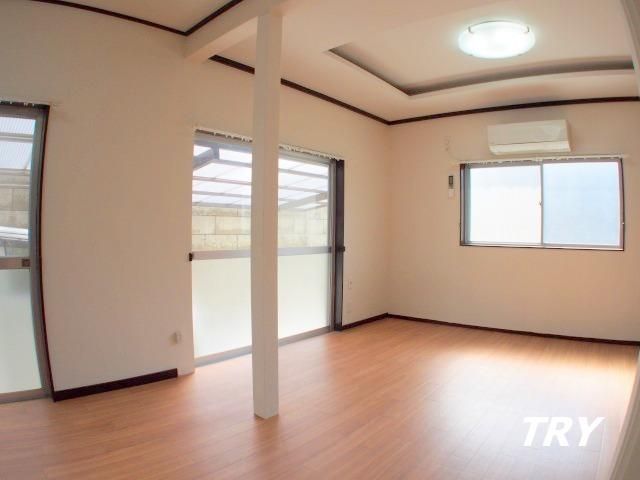 �y�����E���r���O�z�@