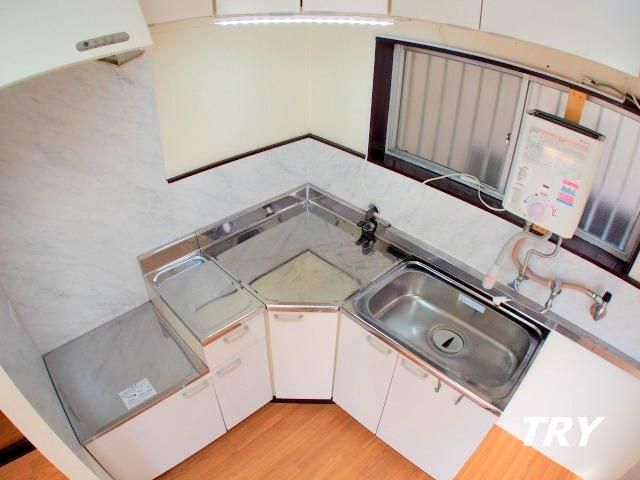 �y�L�b�`���z�@