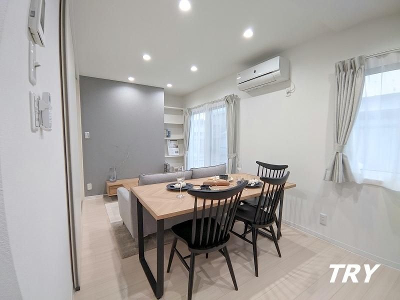 �y�����E���r���O�z�@