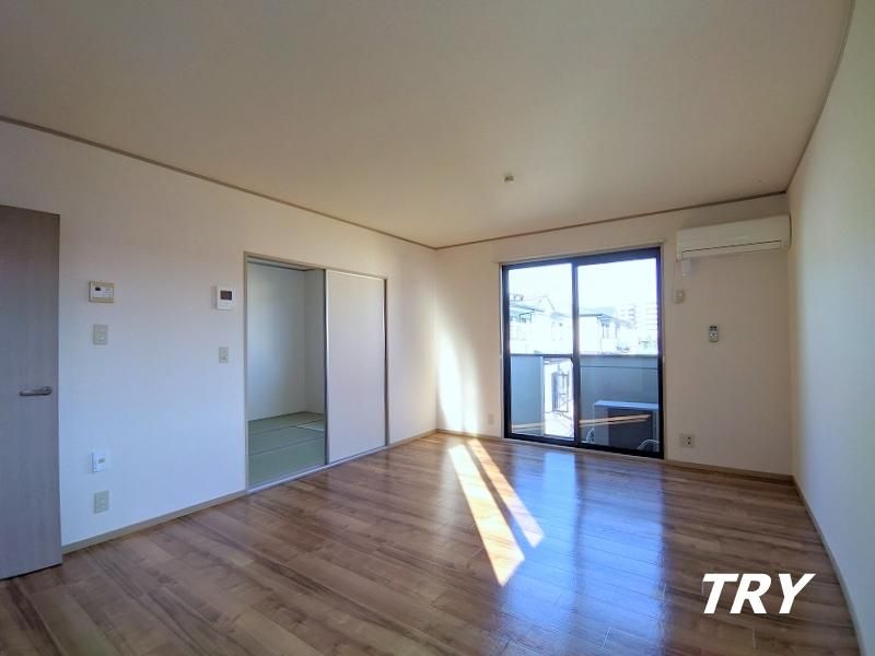 �y�����E���r���O�z�@