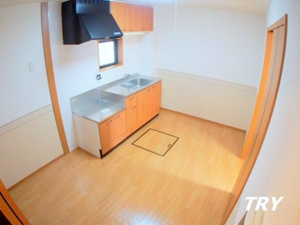 �y���ԁE���r���O�z�@�_�C�j���O