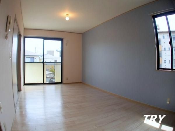 �y�����E���r���O�z�@�_�C�j���O�@9��