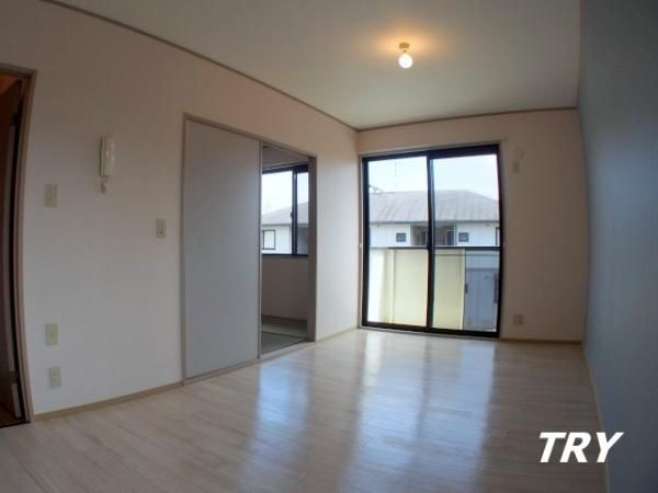 �y�����E���r���O�z�@�_�C�j���O�@9��