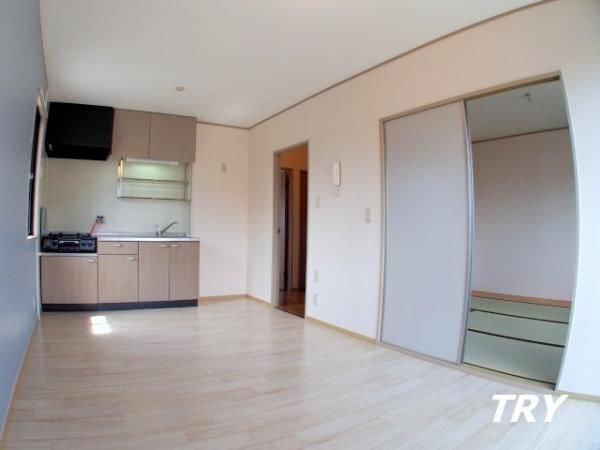 �y�����E���r���O�z�@�_�C�j���O�@9��