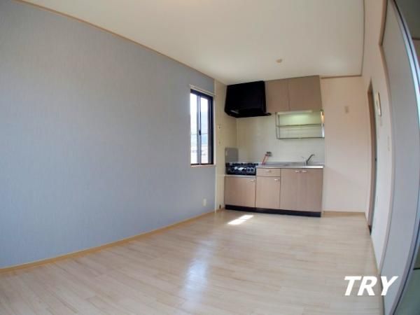 �y�����E���r���O�z�@�_�C�j���O�@9��