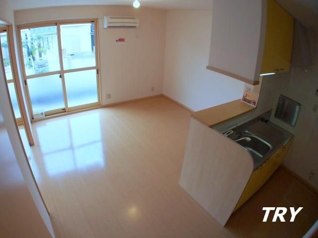 �y�����E���r���O�z�@