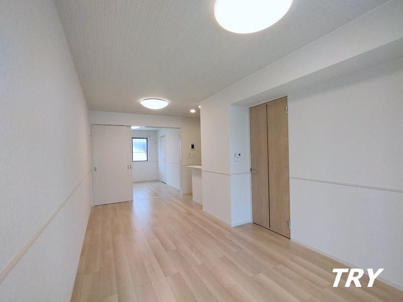 �y�����E���r���O�z�@