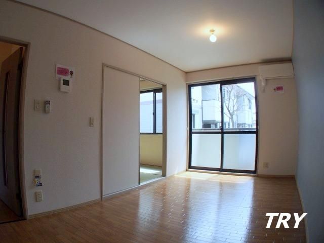 �y�����E���r���O�z�@