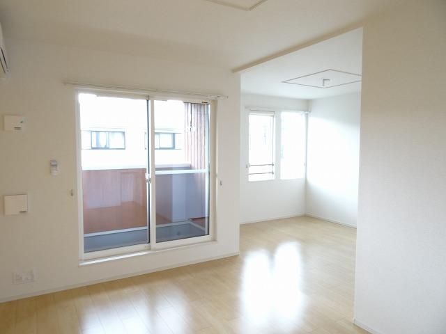 �y���ԁE���r���O�z�@