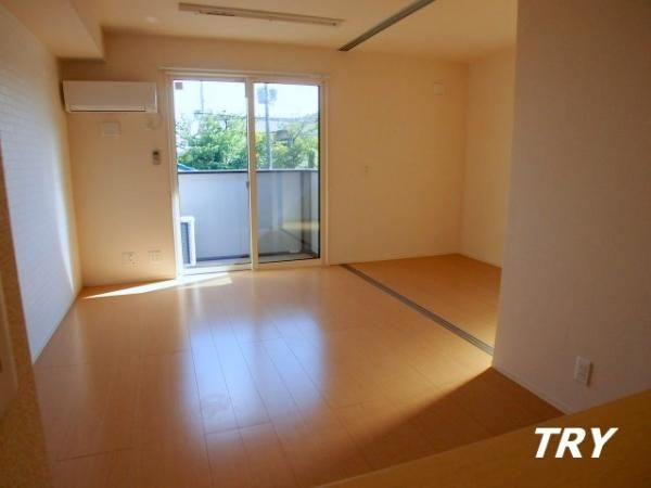 �y�����E���r���O�z�@