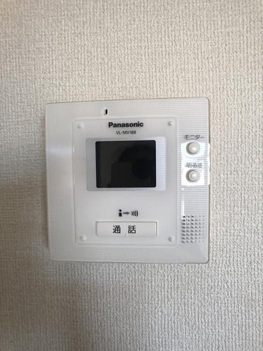 �y�Z�L�����e�B�z�@