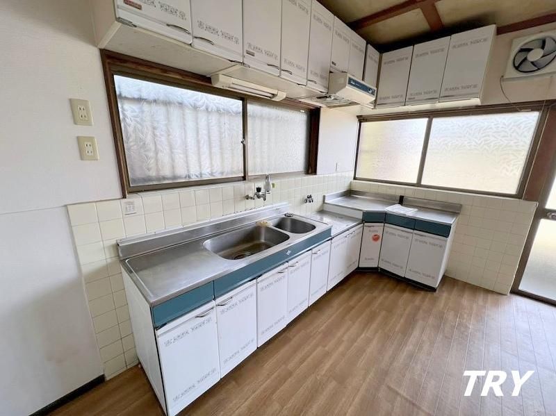 �y�L�b�`���z�@